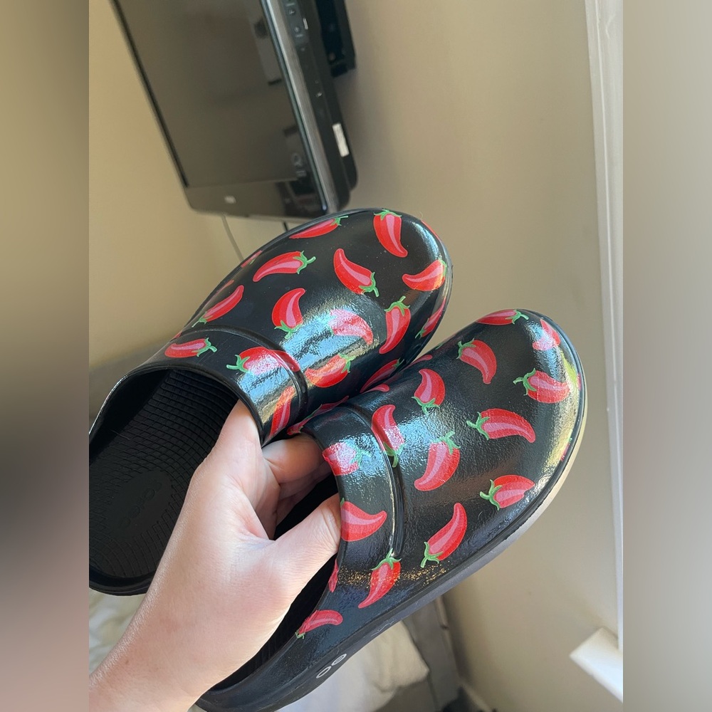 Pepper OOFOS Garden Clogs